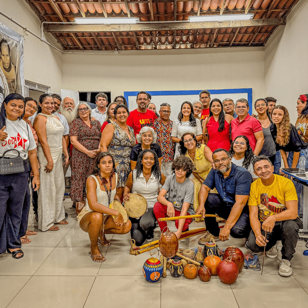 Grupo participante da ONG Raizes